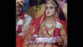 Viral video Bhabhi HATES her wedding gift  Bride turns red faced after opening embarrassing present on stage throws it away Watch