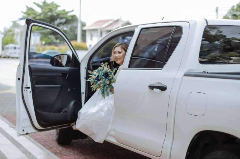 LOOK: Brides drive their bridal cars on their wedding day