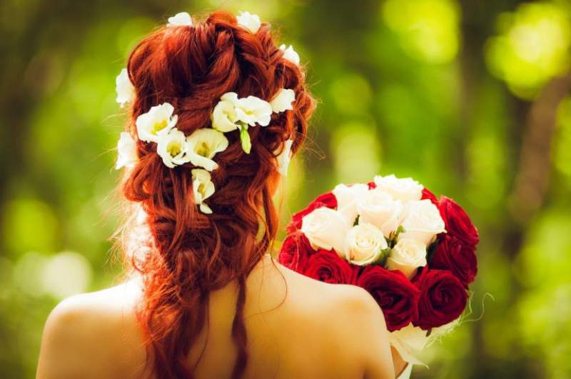 Bride Slammed Online For Asking Bridesmaid To Dye Her Hair For The Wedding!