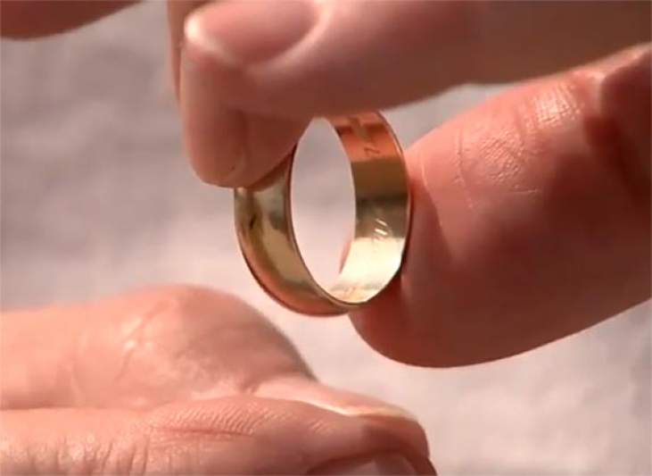 â€˜Ring Finderâ€™ Reunites 70-Year-Old With Wedding Ring Lost in the Surf at Ocean City