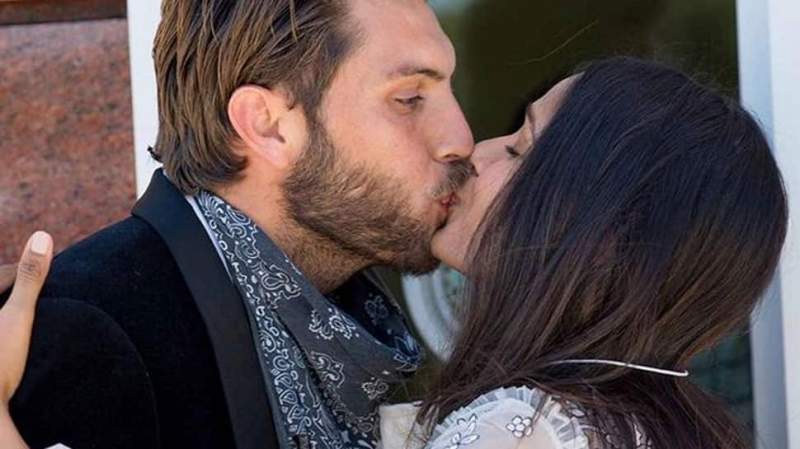 Slumdog Millionaire actress Freida Pintoâ€™s one-year-old wedding with Cory Tran not a â€˜secretâ€™, they kiss and tell!