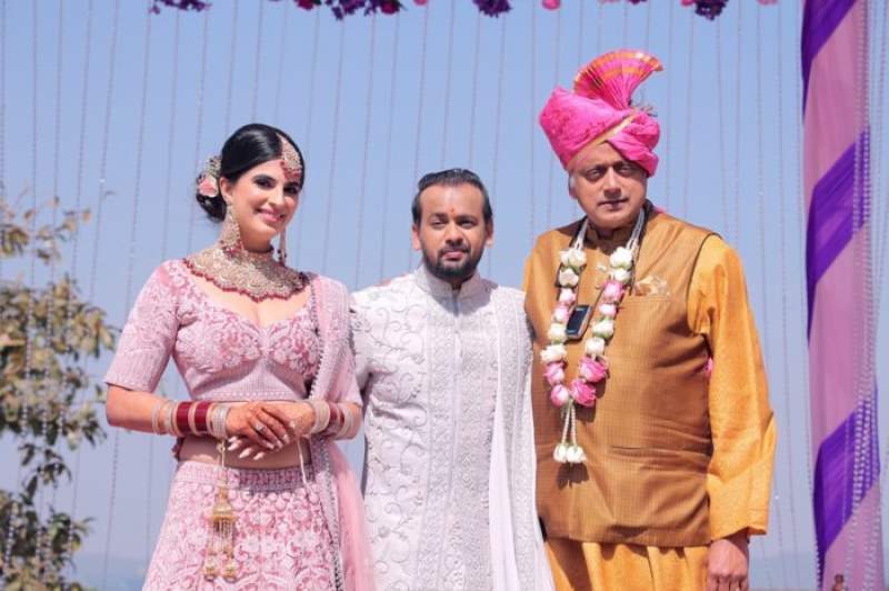 People Think Shashi Tharoor Is The Dulha As He Overshadows The Groom At His Wedding