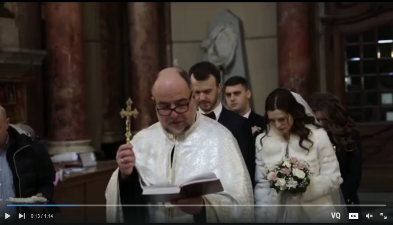 Ukrainian couple hold wedding in times of war