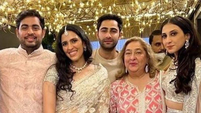 Shloka Mehta paired her sheer gold saree with dainty jewellery for Ranbir Kapoor, Alia Bhatt's wedding full look inside
